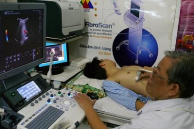 Tăng lương công chức có liên quan tăng tuổi hưu?